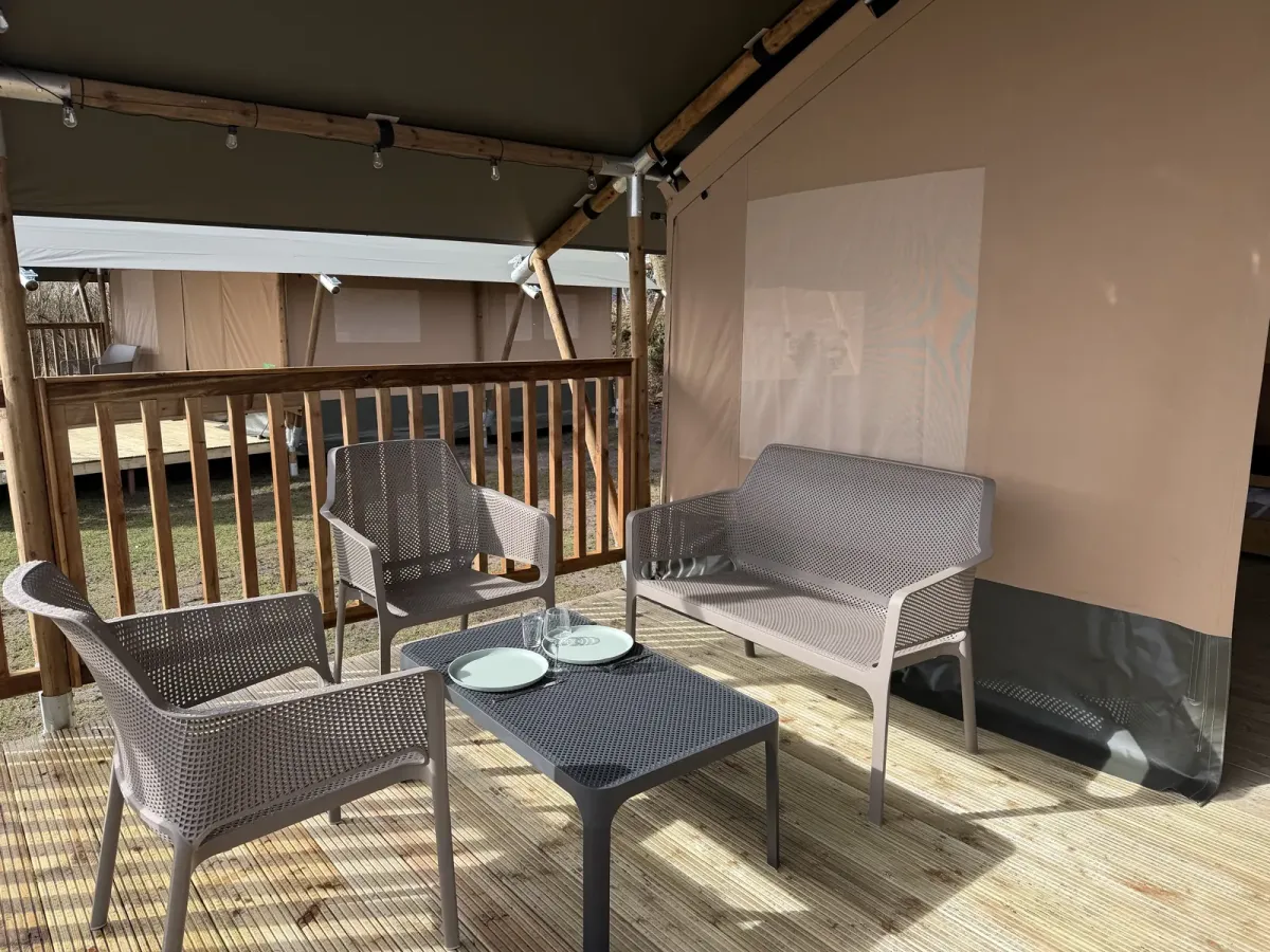 Terrace with garden furniture in front of the safari tent